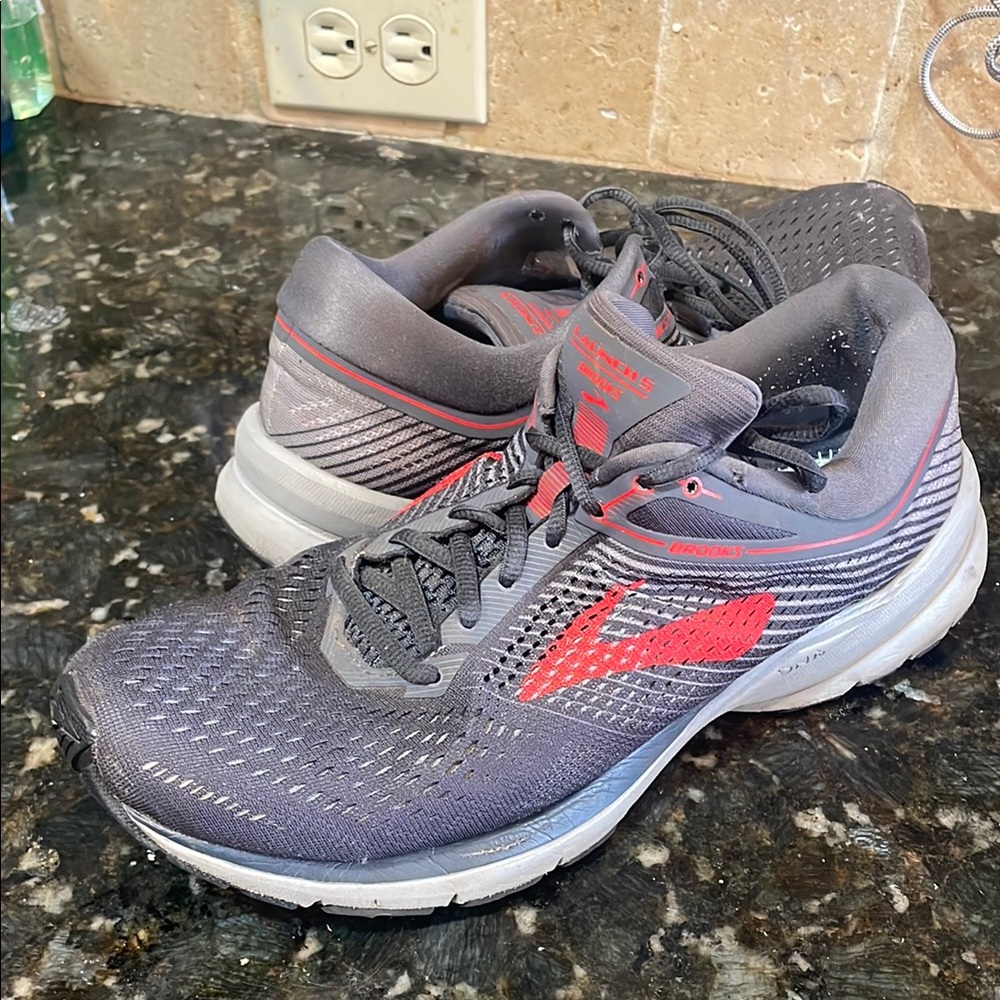 Brooks Launch 5 Sneakers! Men’s 10.5